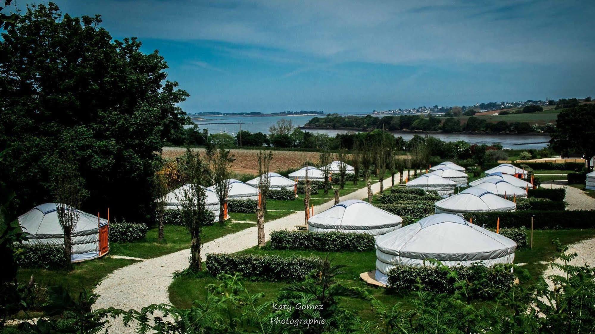 Hotel Mer Et Yourtes Henvic Exterior foto