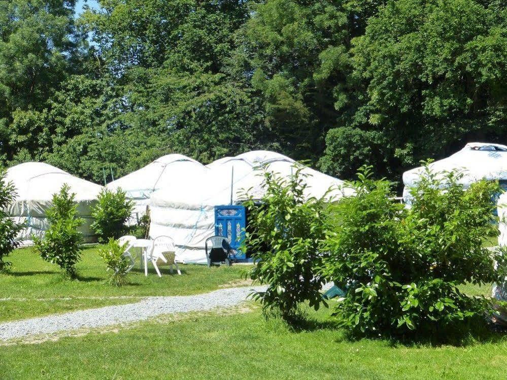Hotel Mer Et Yourtes Henvic Exterior foto